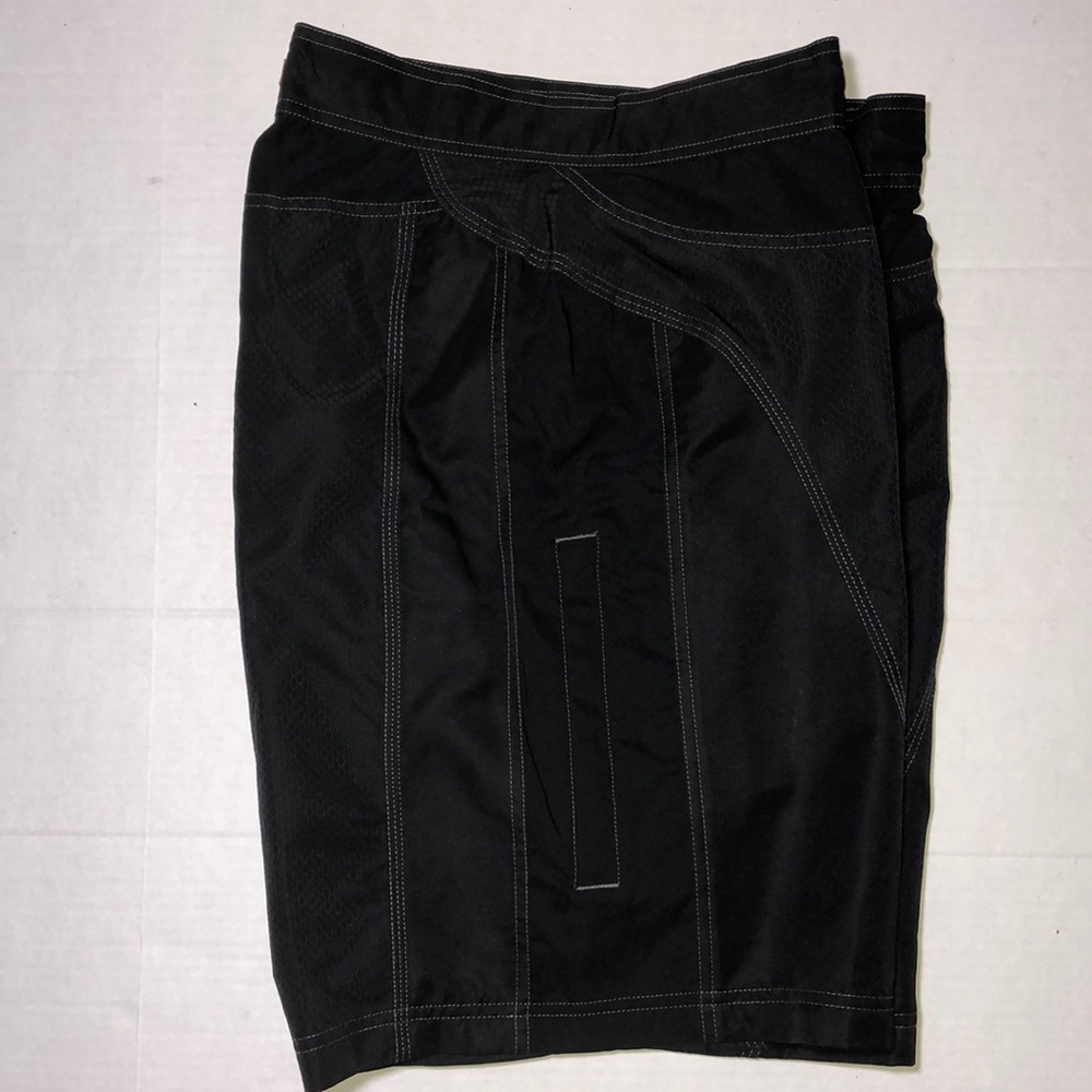 Men’s Oakley Black Board Shorts 34 - Picture 3 of 16